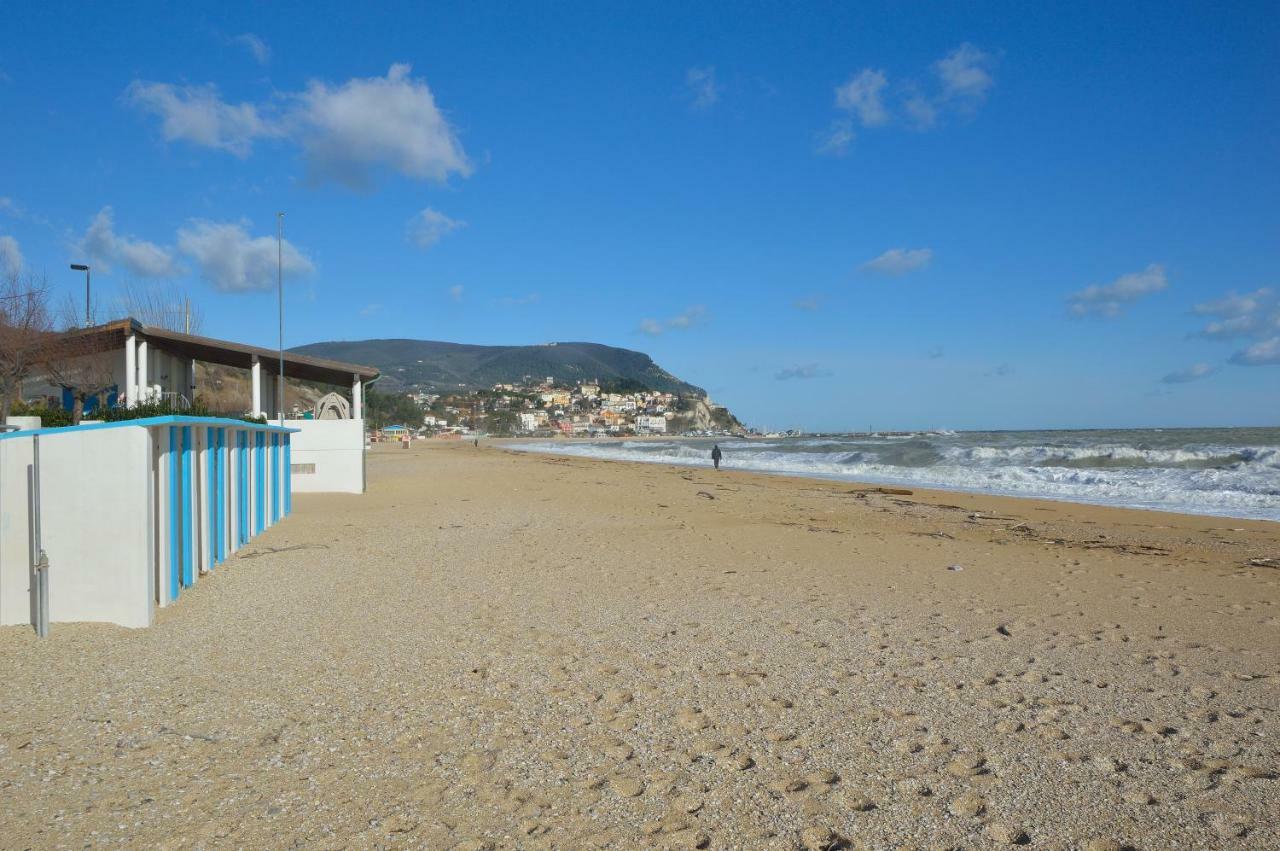 Casa Linda, A Due Passi Dal Mare Apartment Numana Bagian luar foto